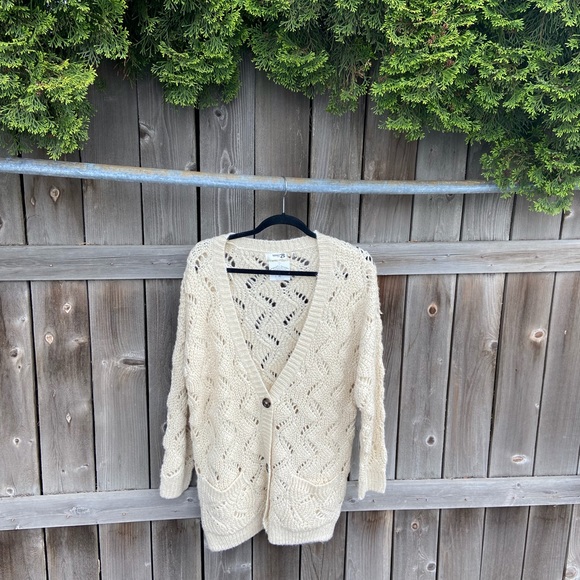 Mak Boyfriend Style Cardigan w/ Deep V-neck and Pockets - Picture 2 of 4